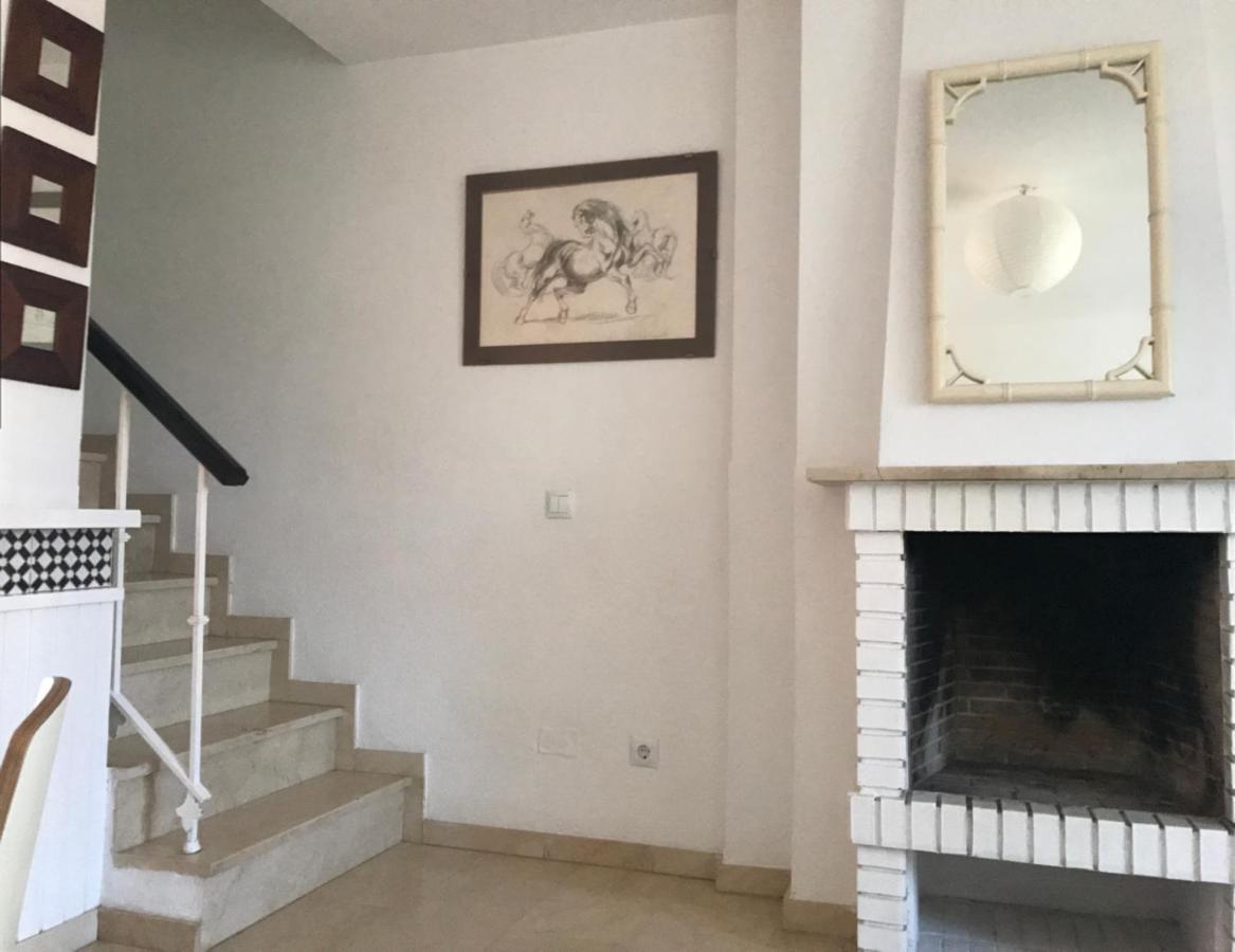 Вілла Adosado En Residencial Sitio de Calahonda Номер фото